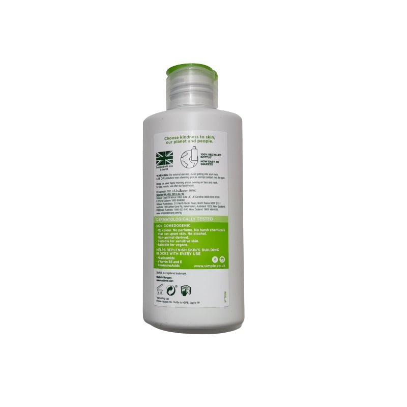کرم آبرسان سیمپل مدل Light مناسب انواع پوست حجم 125 میلی‌لیتر