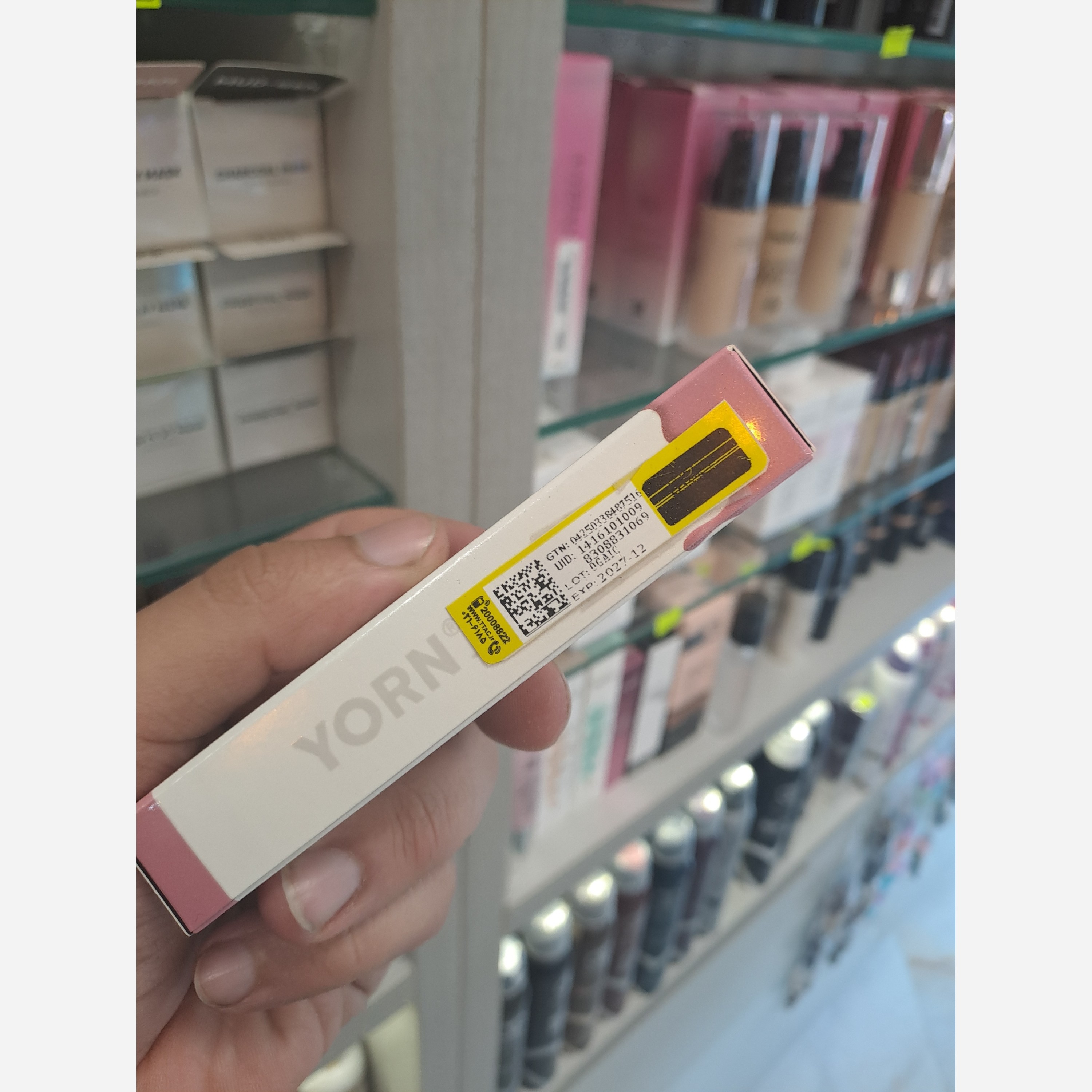 رژ لب مایع بادوام یورن مدل La Forme