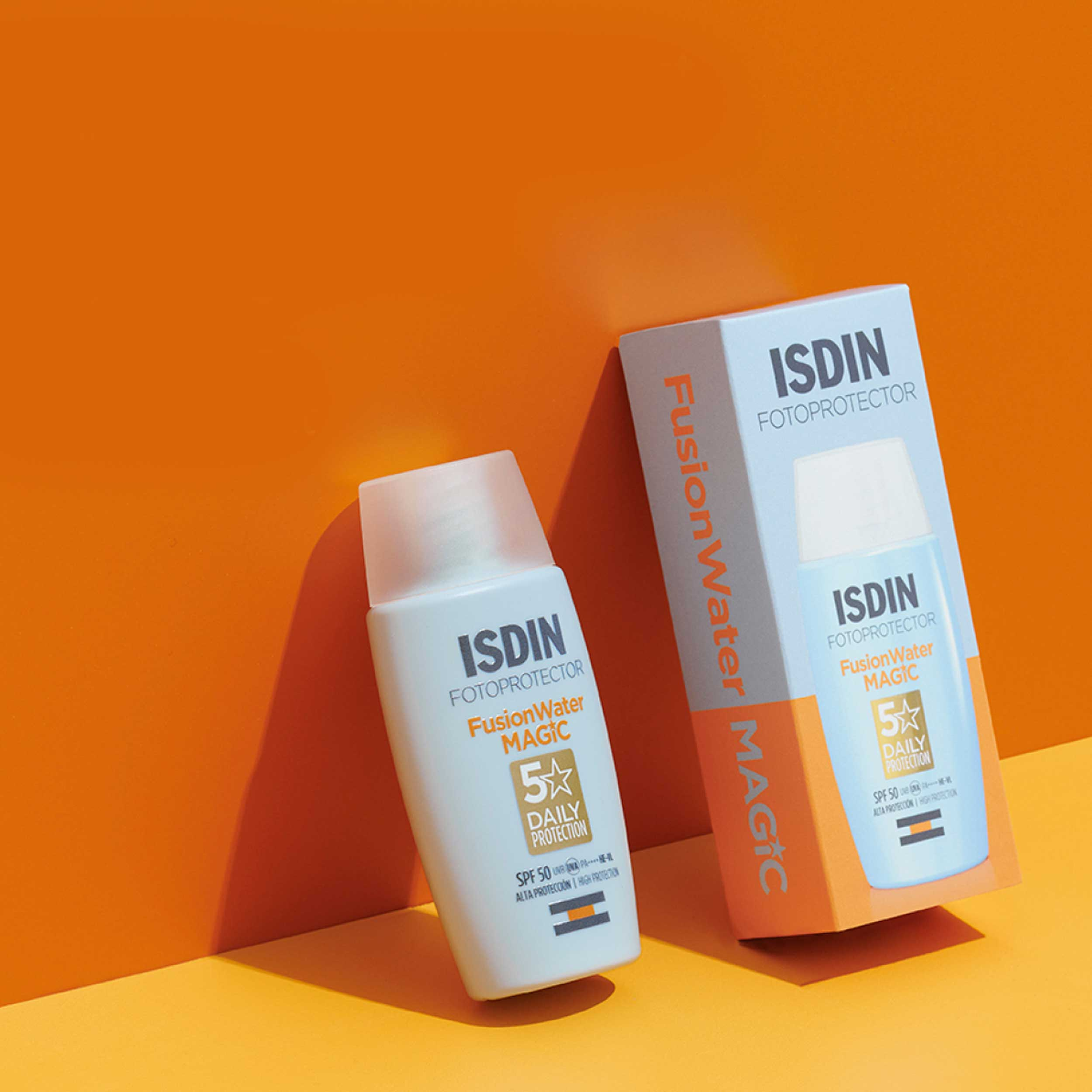 فلوئید ضدآفتاب بدون رنگ ایزدین SPF50 مدل Fusion Water Magic ‌مناسب انواع پوست، حجم 50 میلی‌لیتر